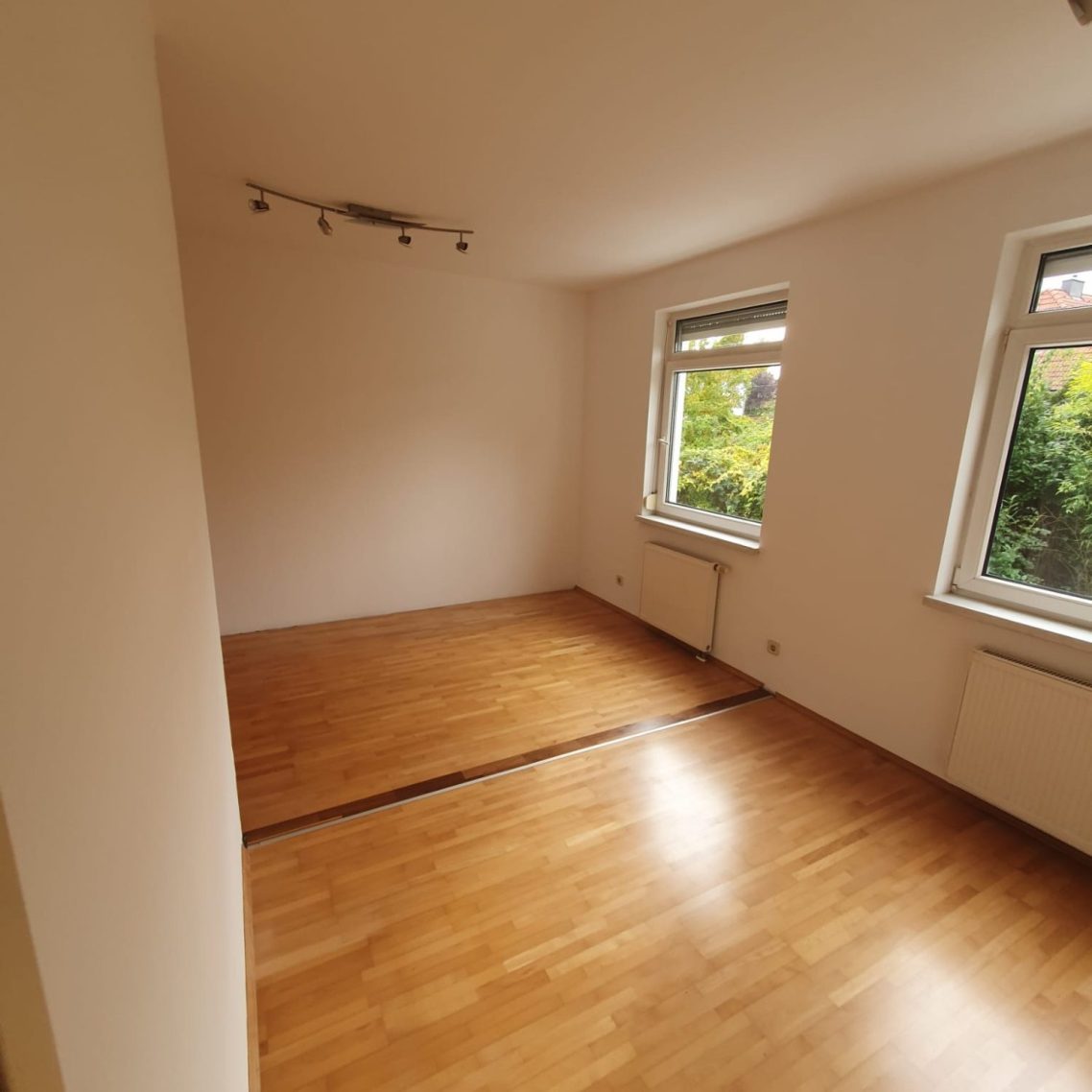 „Leere, besenreine Wohnung nach vollständiger Räumung durch Rümpelino“


